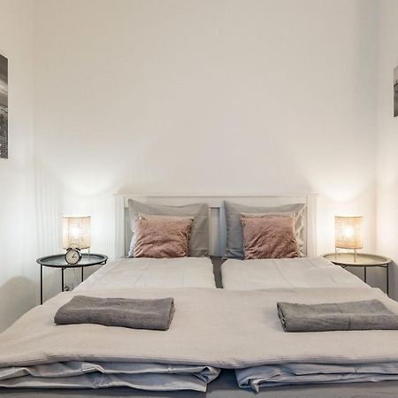 Industrial Fantasy Apartment บูดาเปสต์ ภายนอก รูปภาพ