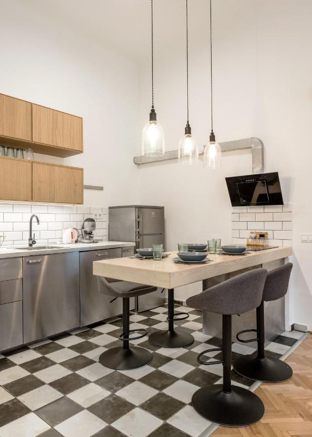 Industrial Fantasy Apartment บูดาเปสต์ ภายนอก รูปภาพ