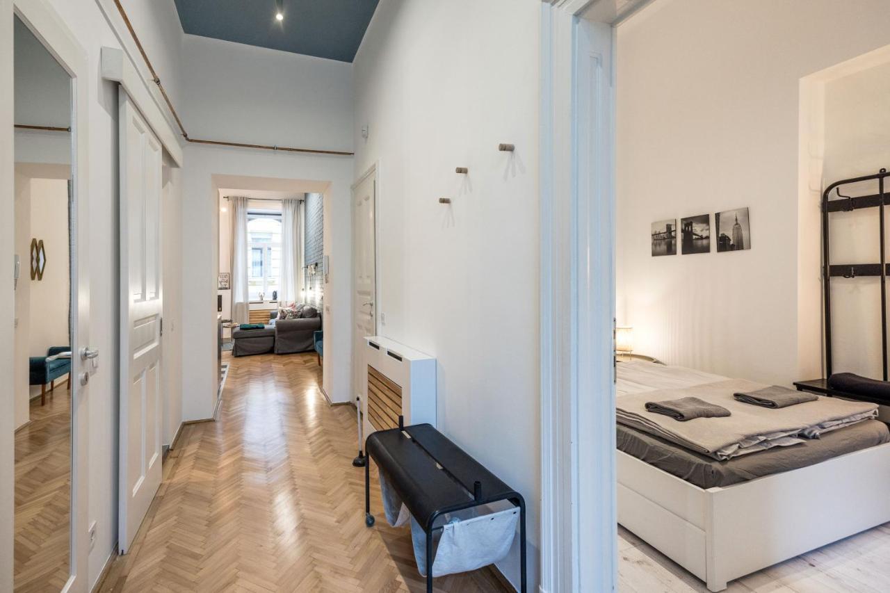 Industrial Fantasy Apartment บูดาเปสต์ ภายนอก รูปภาพ