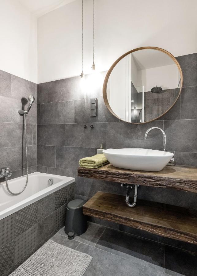 Industrial Fantasy Apartment บูดาเปสต์ ภายนอก รูปภาพ