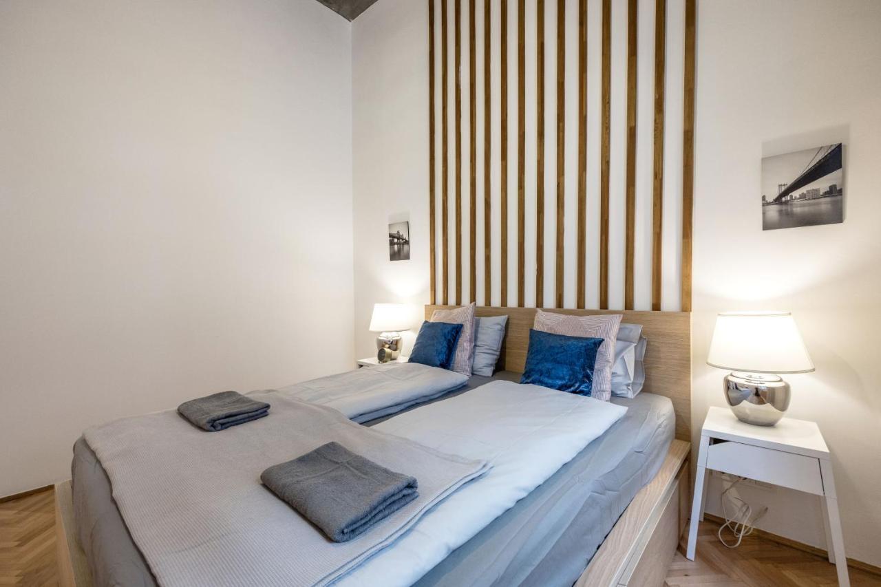Industrial Fantasy Apartment บูดาเปสต์ ภายนอก รูปภาพ