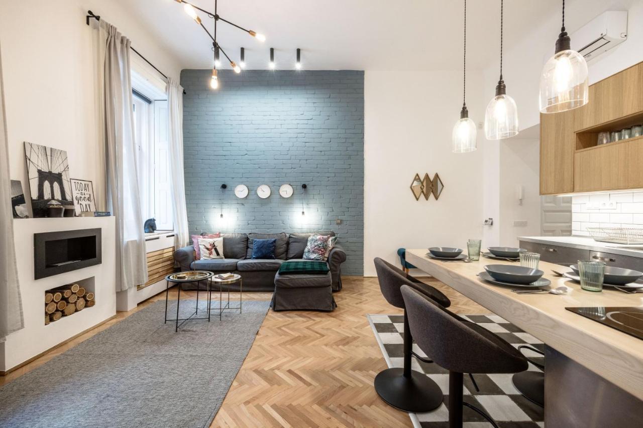 Industrial Fantasy Apartment บูดาเปสต์ ภายนอก รูปภาพ